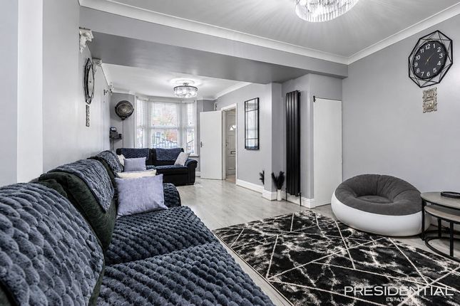 159 Skeltons Lane, London photo 3