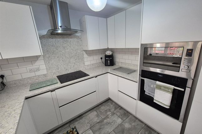 18, Reynards Meadow, Telford photo 2