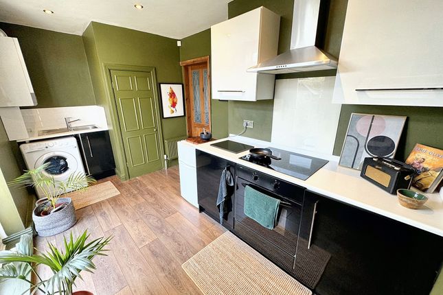 29 Cudworth Road, Manchester photo 2