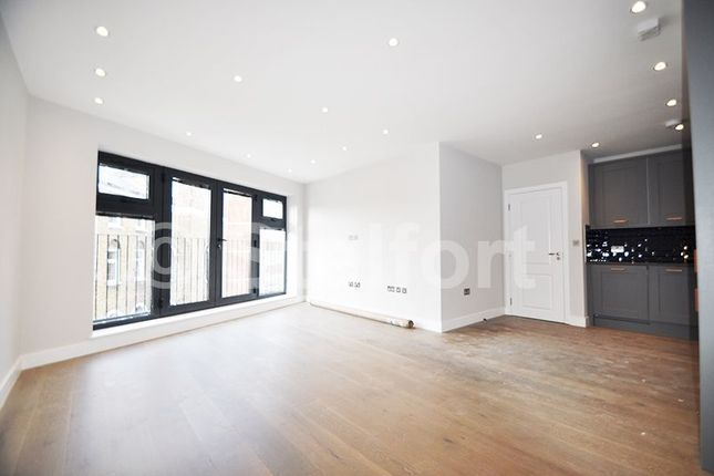 Flat 3, 24 The Oval, London photo 2