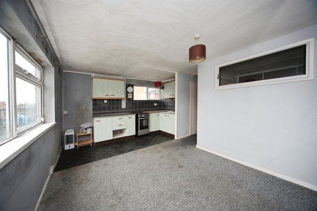 8, Burfield Court, Handcross Road, Luton photo 3