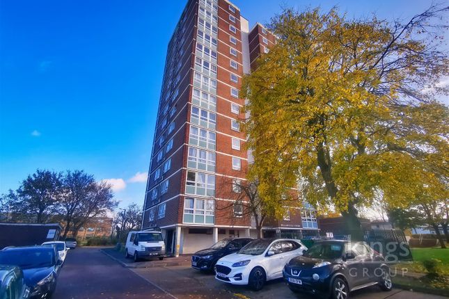 Thumbnail Flat for sale in Willowfield, Harlow
