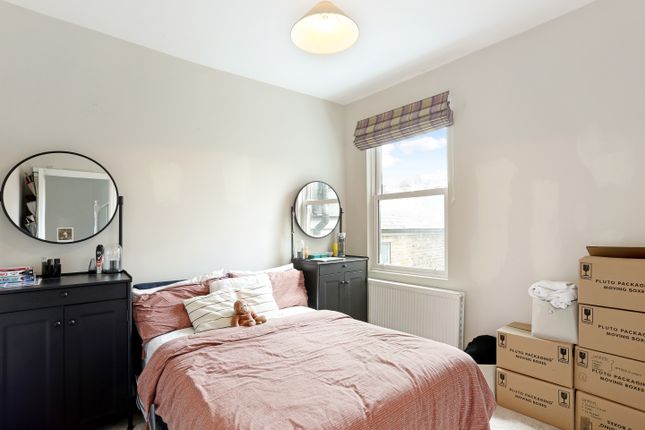 19, Brathway Road, London photo 2