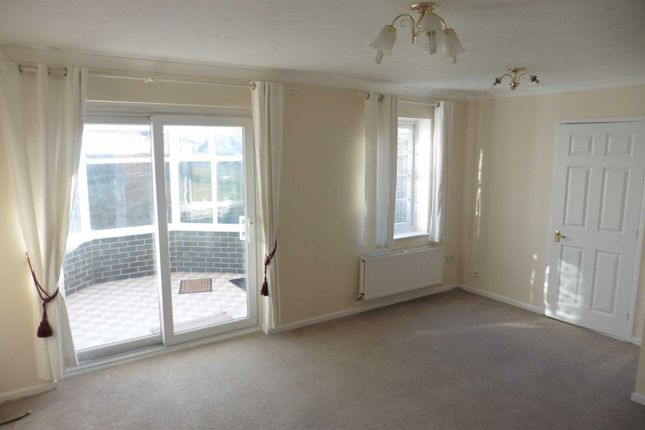 Doncaster Close, Chippenham photo 3