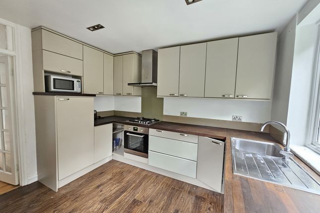 Flat to rent in Exeter Road, Mapesbury