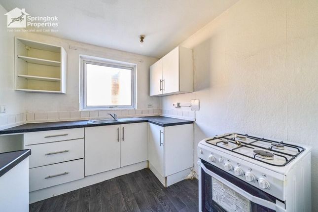 12 Oakleigh Court, Avenue Road, Southall photo 4