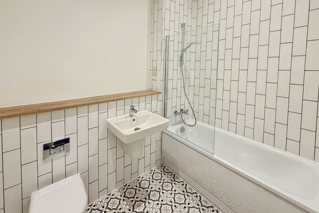 Apartment 8, 7, Cotton Gardens, Greater Manchester photo 4