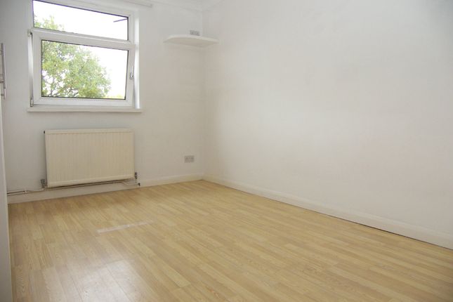 26, West End Court, Pinner photo 5
