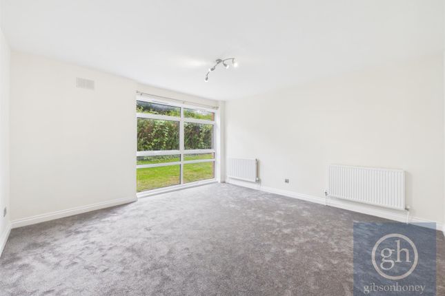 30 Chiswick Court, Moss Lane, Pinner photo 3