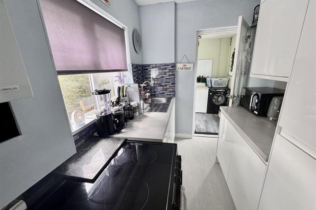 14, Maesywerin, Ammanford photo 3
