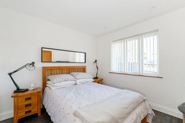 16 Nore Down Way, Chichester photo 4