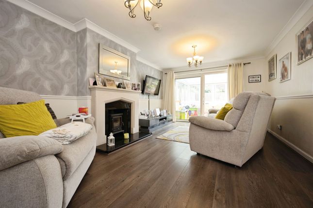 97, Brooklands Drive, Leighton Buzzard photo 4