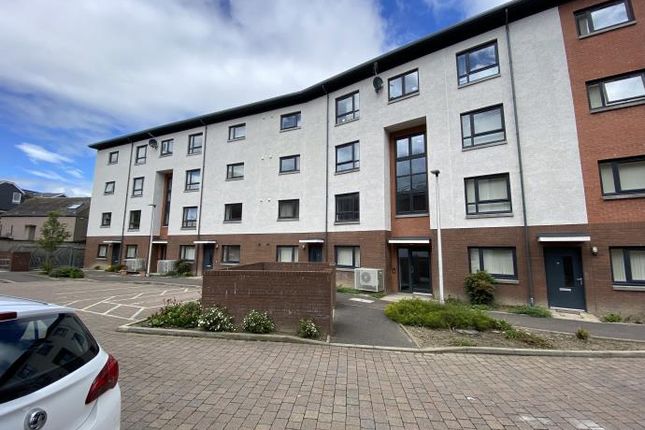 2 bed flat to rent in Primrose Place, Alloa FK10