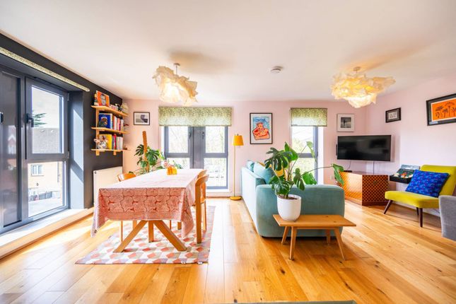 Thumbnail Flat for sale in Cricklewood House, Walthamstow, London