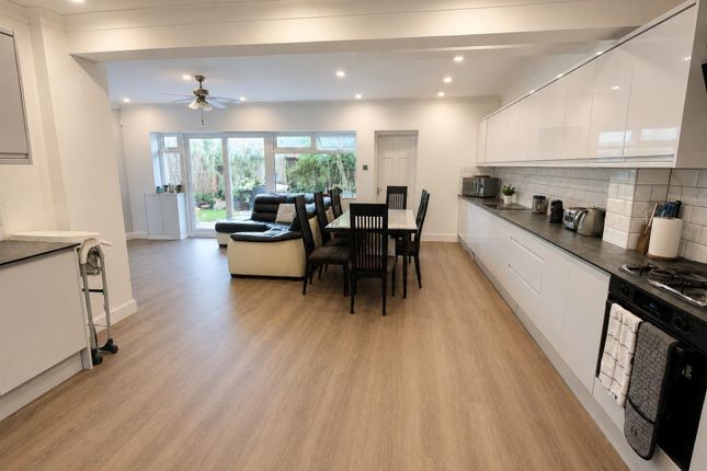 10, Thorncliffe Road, Southall photo 4