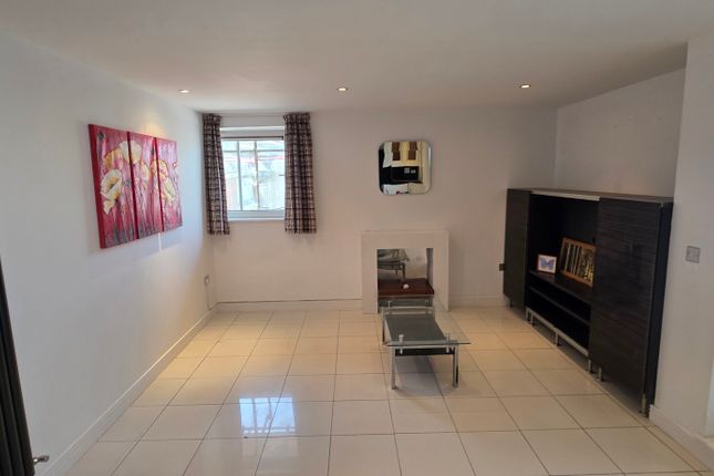 25 Wyatt Point, Erebus Drive, Woolwich photo 5