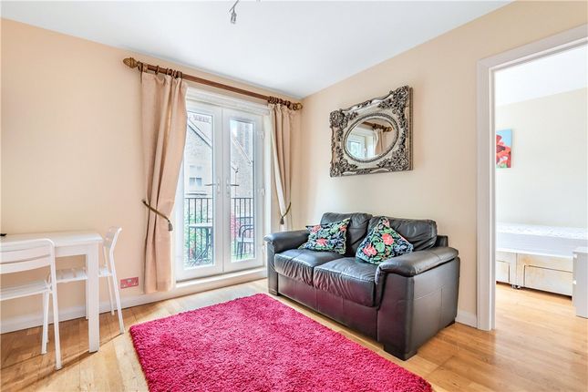Flat to rent in Towergate, 112 Pages Walk