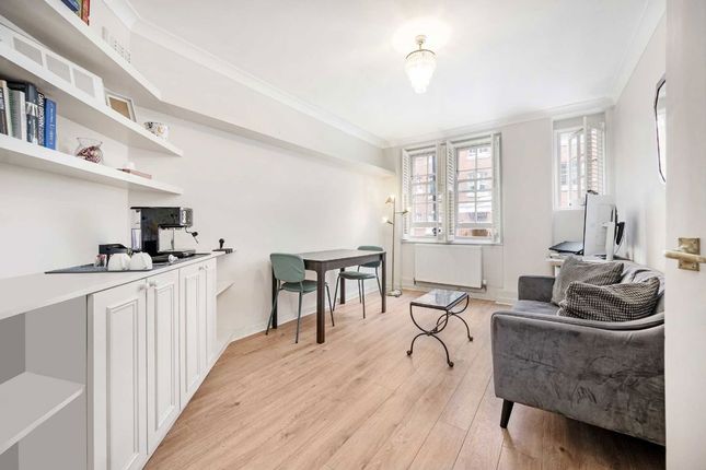 Flat 42, Seymour House, 58-60, Tavistock Place, London photo 2