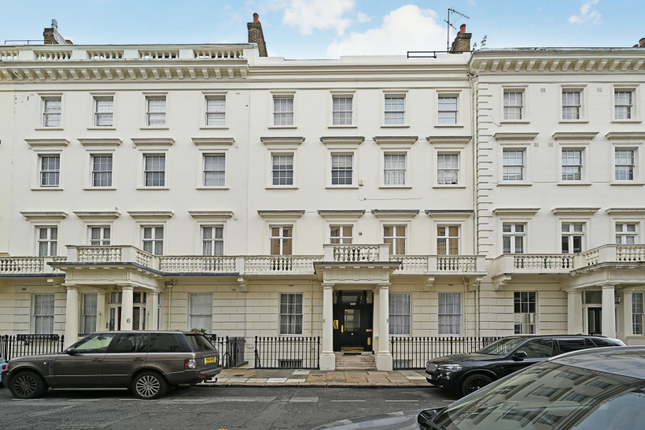 Flat to rent in Chesham Street, London