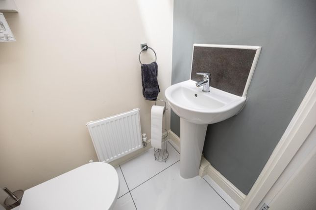 194, Wheldon Road, Castleford photo 5