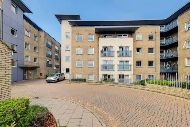 Flat for sale in Cline Road, Boundsgreen