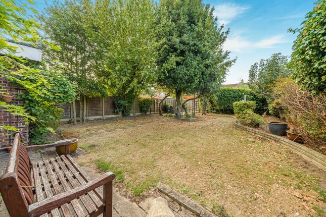 29, Rosewood Drive, Shepperton photo 4