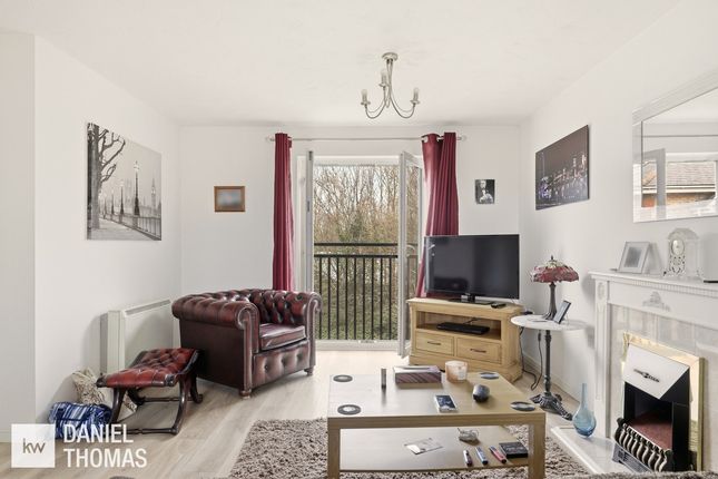 12, Burrows Chase, Waltham Abbey photo 3