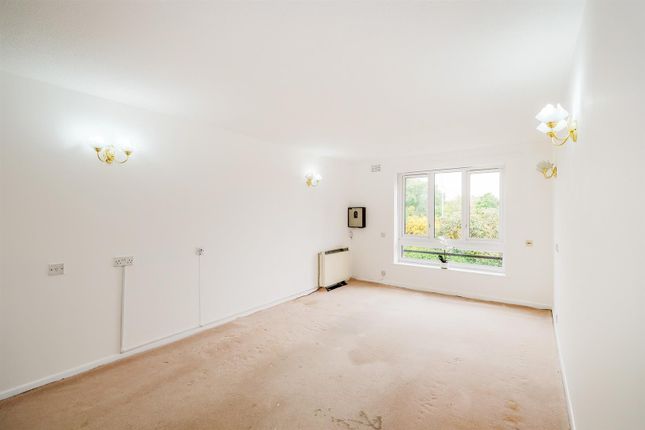 22, Oak Lodge, Wanstead photo 2