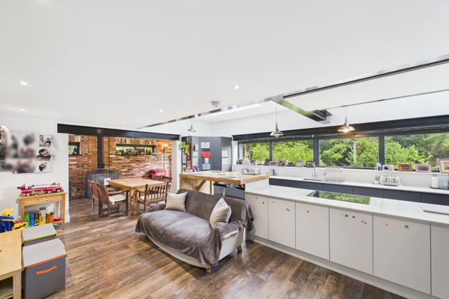 9A, Fleet End Road, Warsash, Southampton photo 3