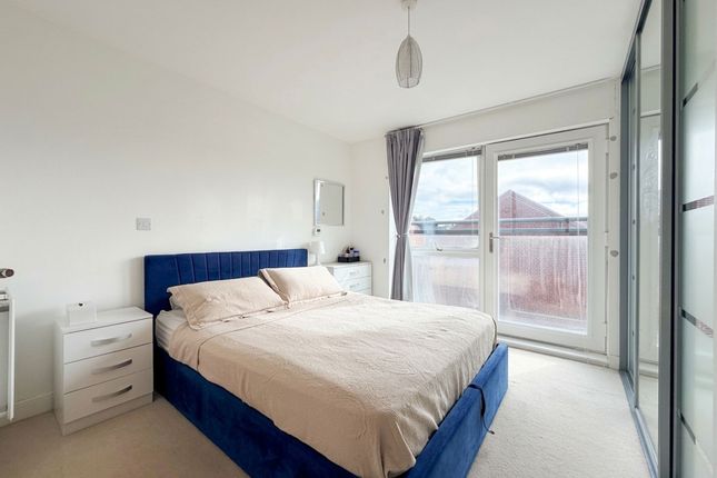 6 Sandown House John Thornycroft Road, Southampton photo 4