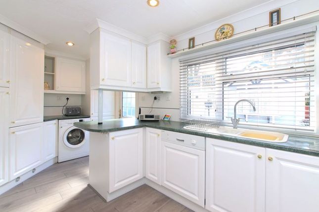 Mobile/park home for sale in Beech Park, Chesham Road, Wigginton, Tring