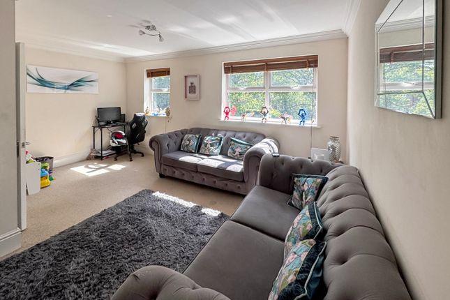 126, Hawthorn Way, Bordon photo 3