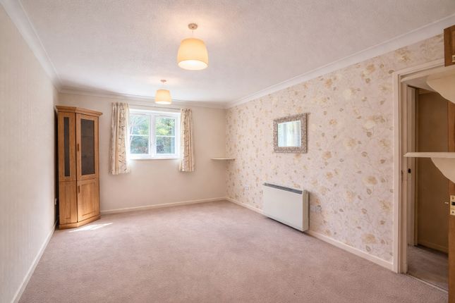 24 Langdown Firs, Langdown Lawn, Southampton photo 3