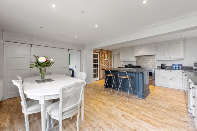 Woodlands Lane, Cobham photo 4