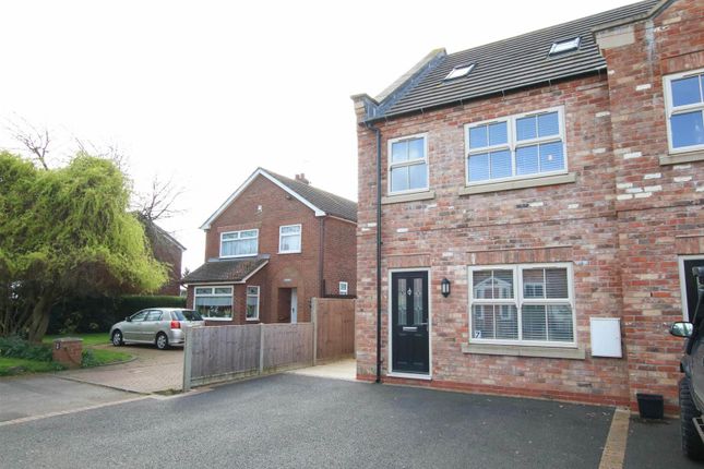 Town house for sale in Commonside, Westwoodside, Doncaster