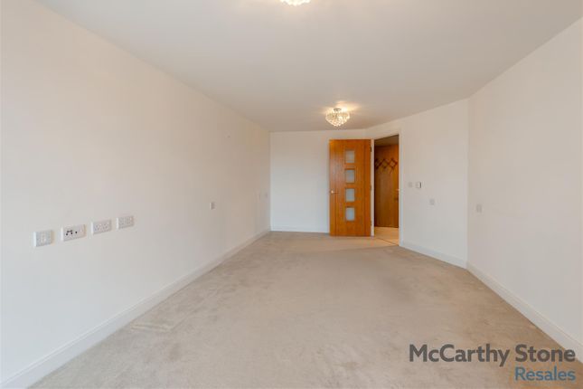 42 Edward House, Pegs Lane, Hertford photo 4