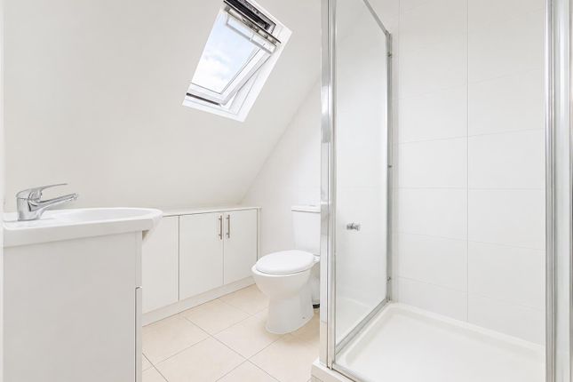 Flat 4, 168A Heston Road, Heston photo 3