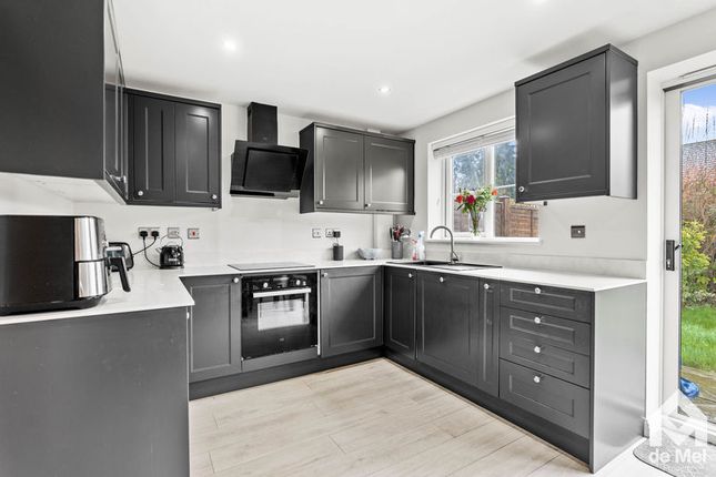 1, Sandpiper Drive, Cheltenham photo 2