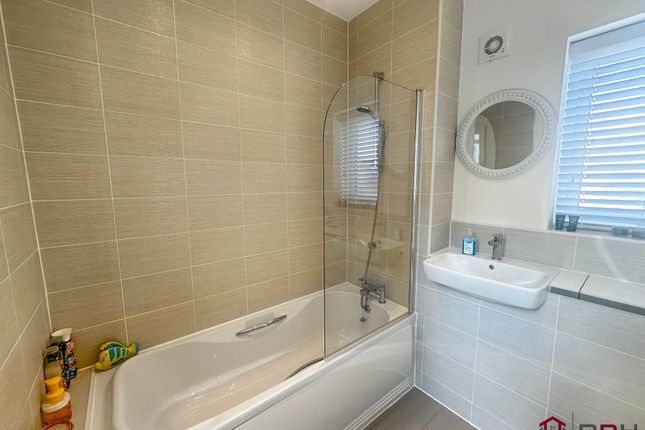 34 Pioneer Way, Hull photo 2