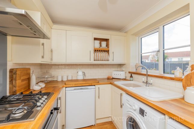 52, Teesdale, Lowestoft photo 4