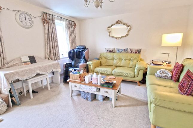 39, Whitelands Way, Bicester photo 2