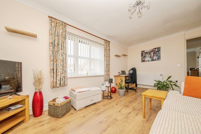 34, Spinnaker Close, Clacton-On-Sea photo 4
