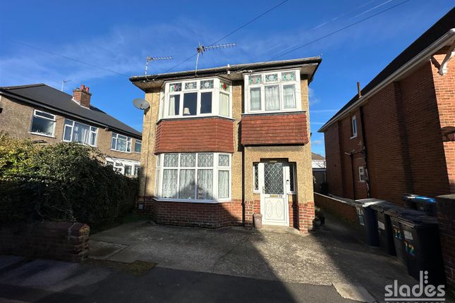 Thumbnail Flat for sale in Markham Road, Winton, Bournemouth