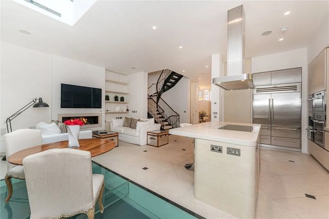 Terraced house for sale in Adam's Row, London
