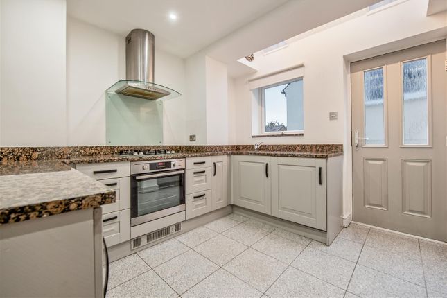 15, Woodway Drive, Leeds photo 3