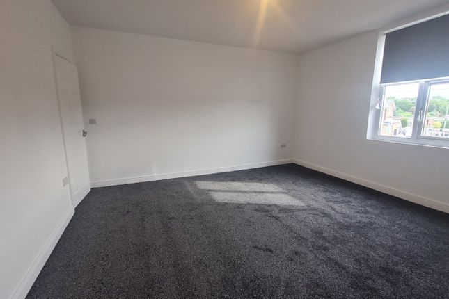 2b, Manygates Lane, West Yorkshire photo 4