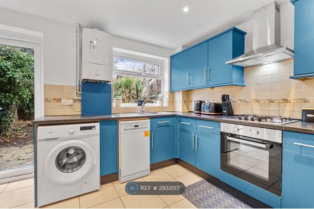 A Grove Crescent, Kingston Upon Thames photo 3