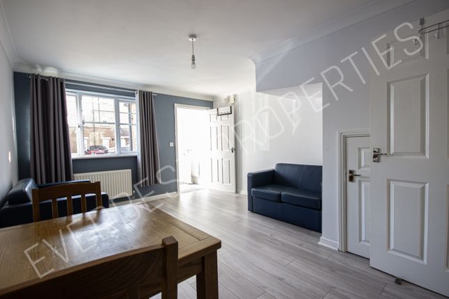 26, Renforth Close, Gateshead photo 4