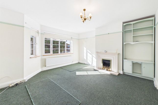 14, The Brooklands, Isleworth photo 3