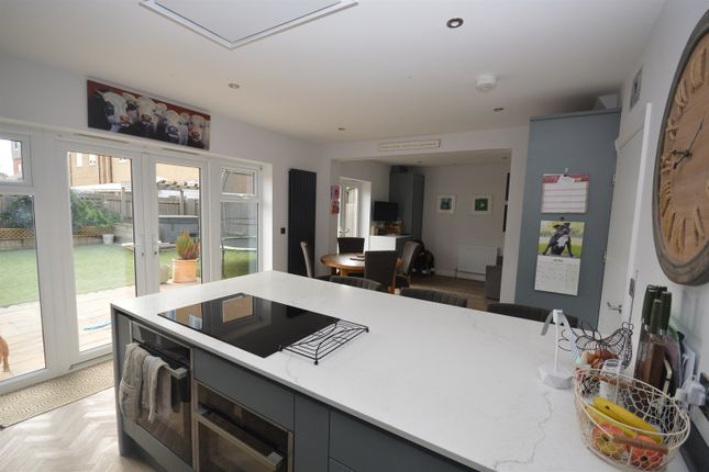 4 Skylark Way, Stanway, Colchester photo 4